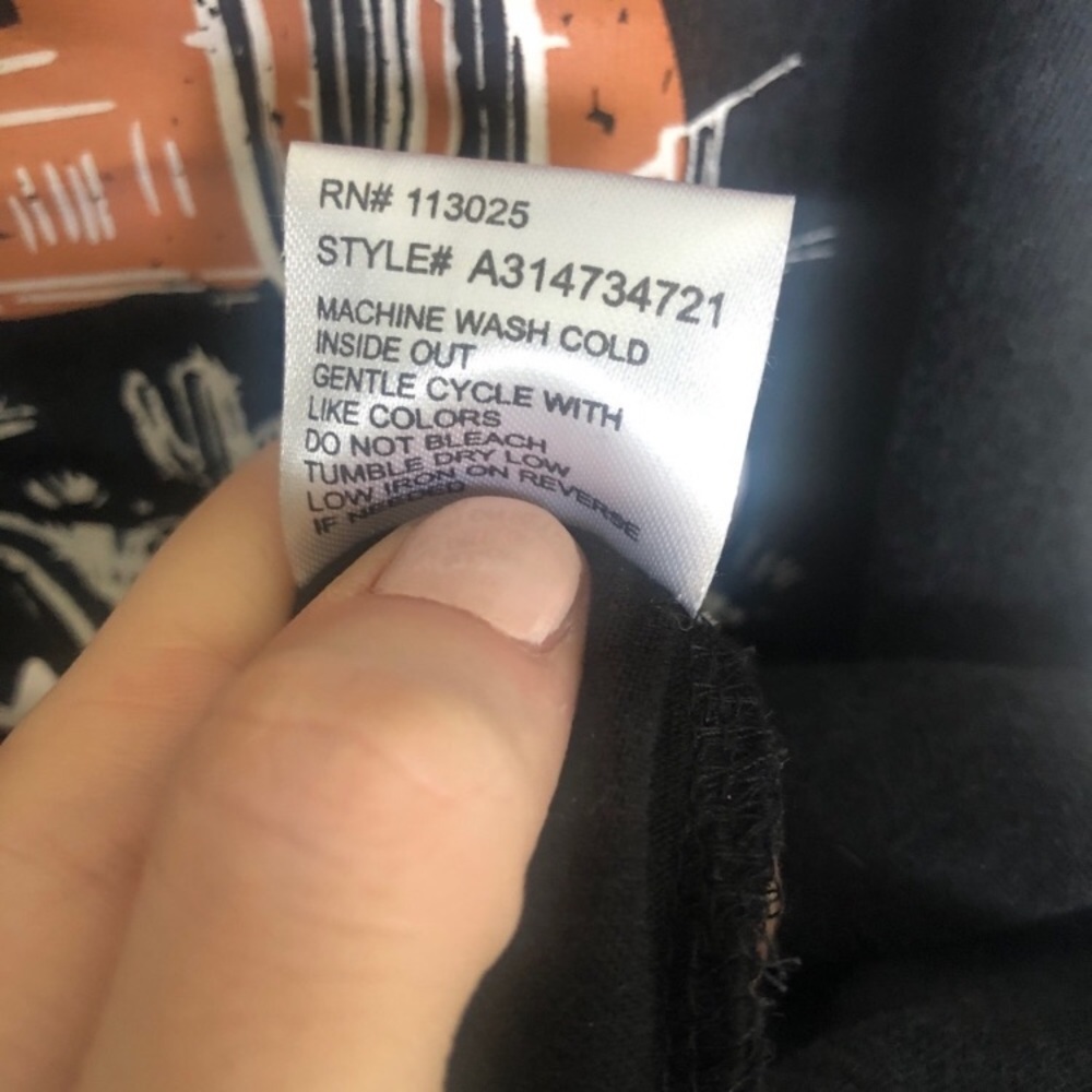 Go Your Own Way NWT Distressed Graphic Tee - Picture 4 of 5